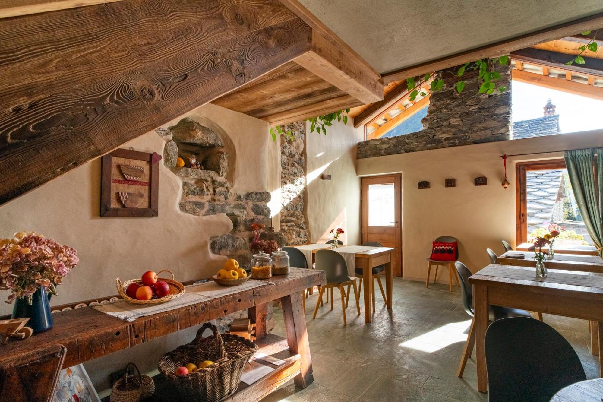 Au Coeur Du Village Chambres D'Hotes & Spa Arnad Exterior photo