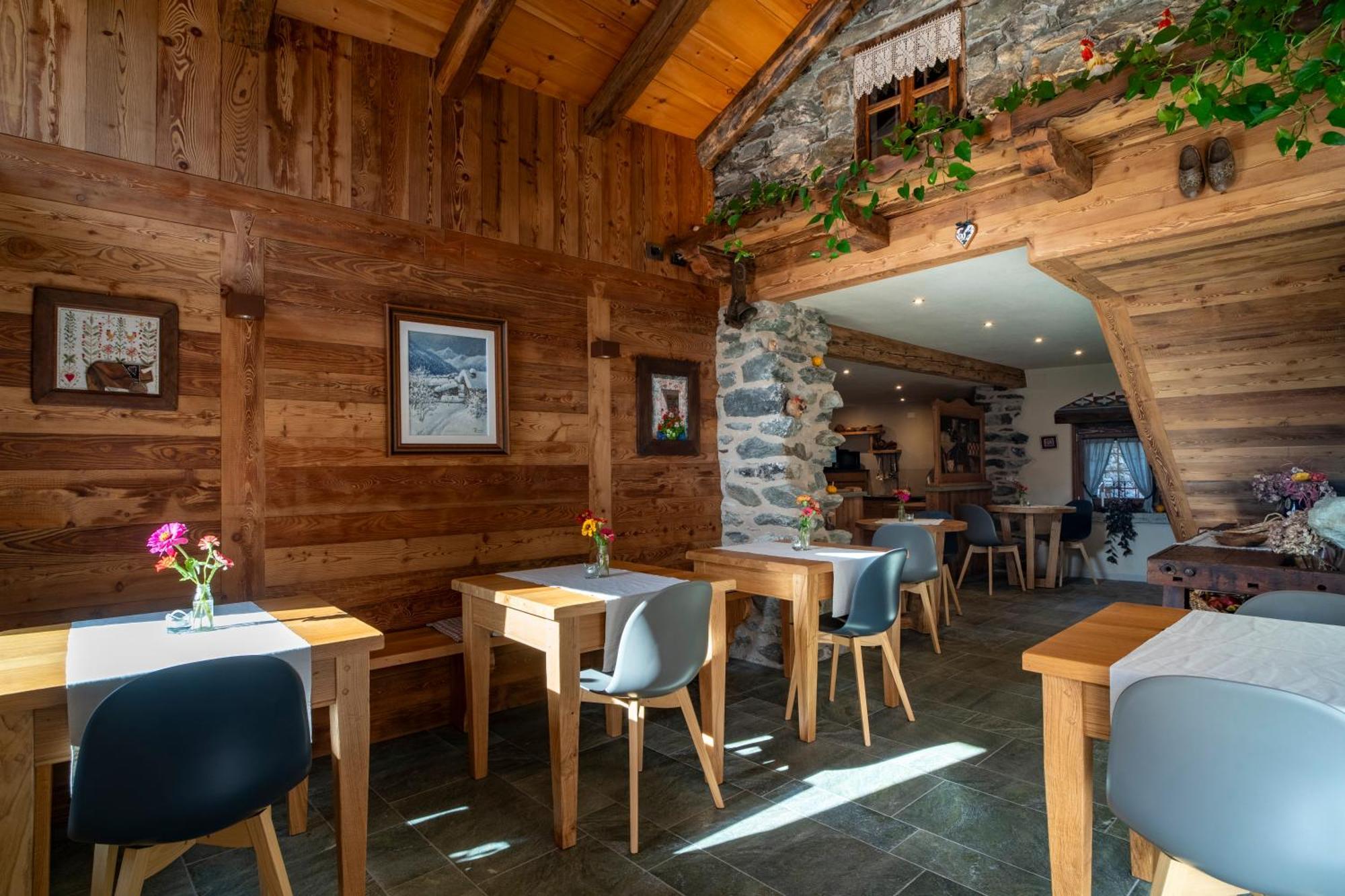 Au Coeur Du Village Chambres D'Hotes & Spa Arnad Exterior photo