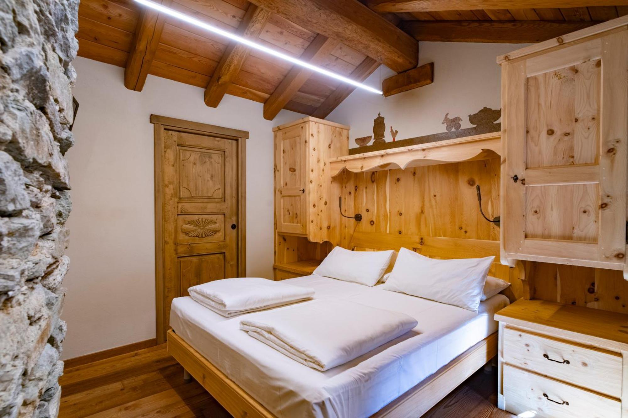 Au Coeur Du Village Chambres D'Hotes & Spa Arnad Exterior photo