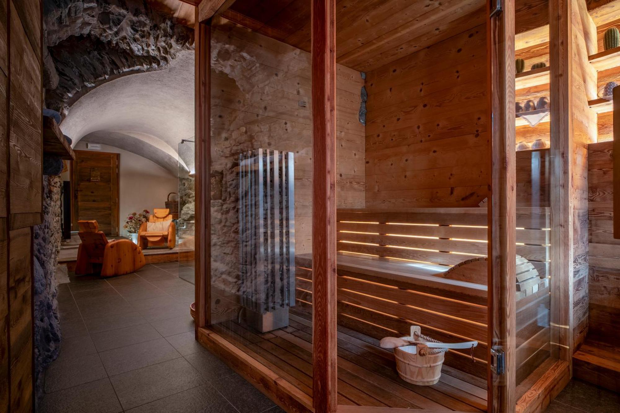 Au Coeur Du Village Chambres D'Hotes & Spa Arnad Exterior photo
