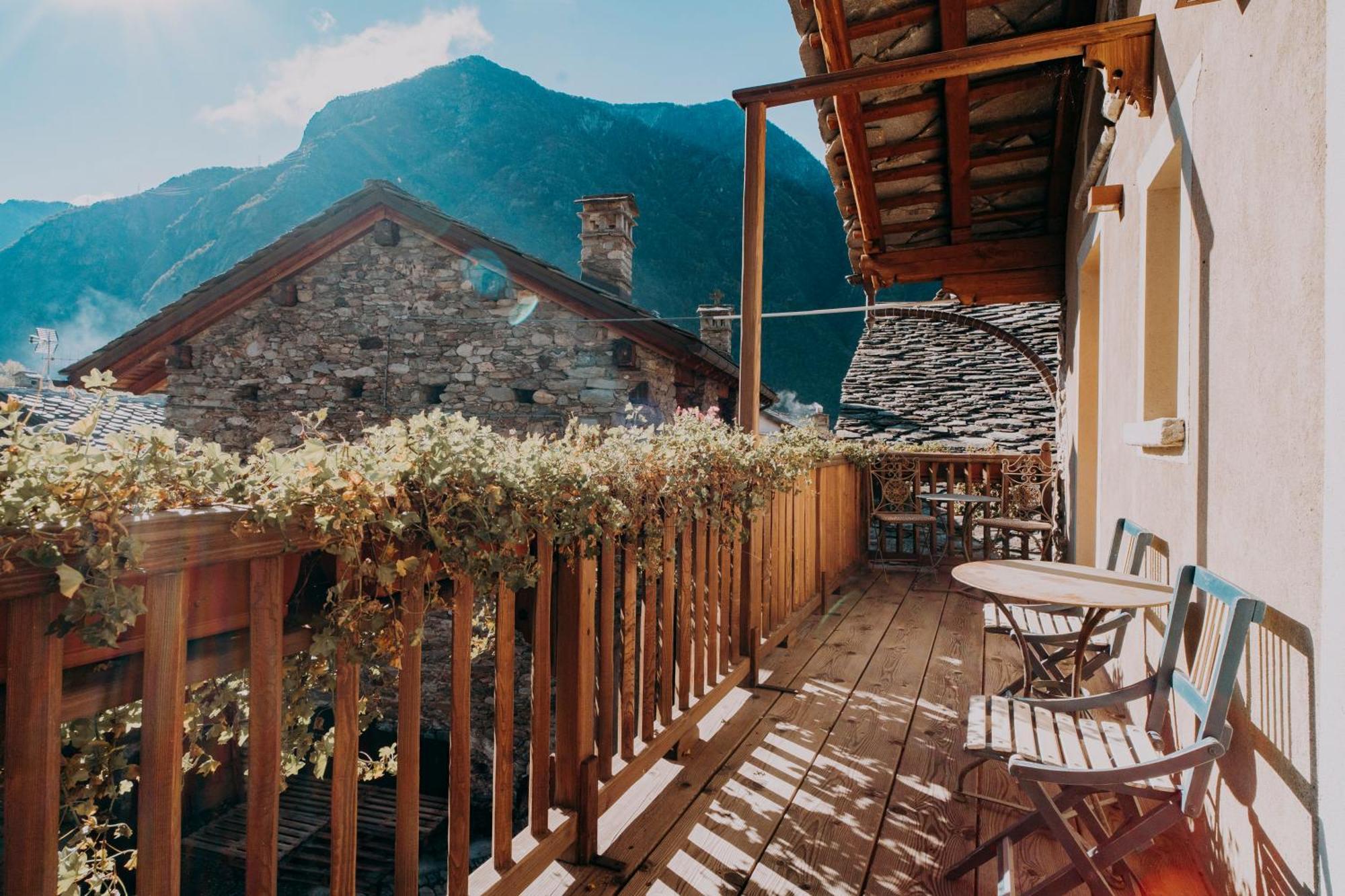 Au Coeur Du Village Chambres D'Hotes & Spa Arnad Exterior photo