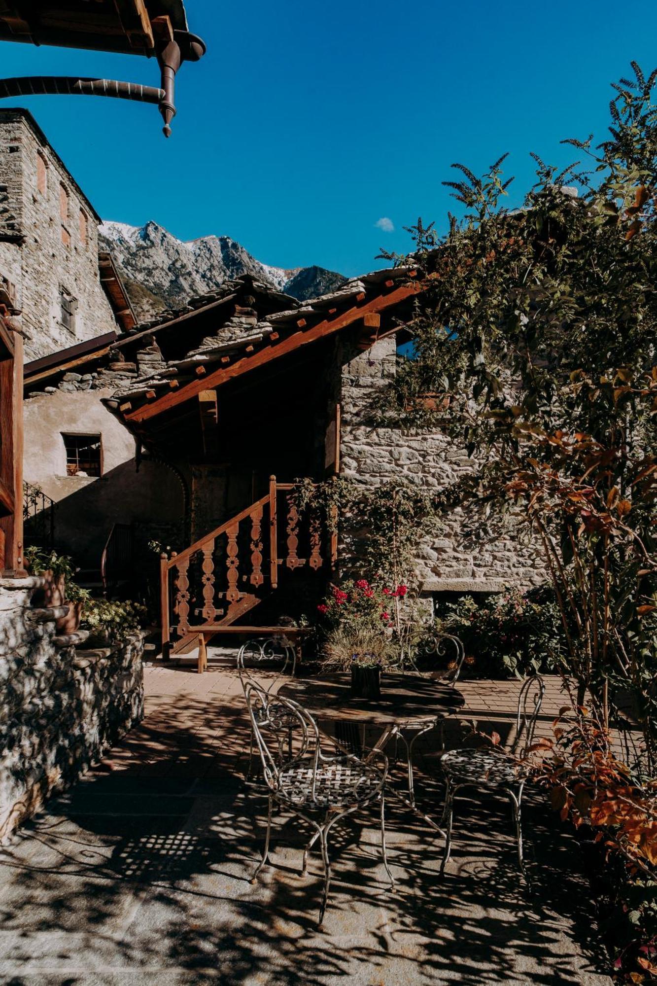 Au Coeur Du Village Chambres D'Hotes & Spa Arnad Exterior photo