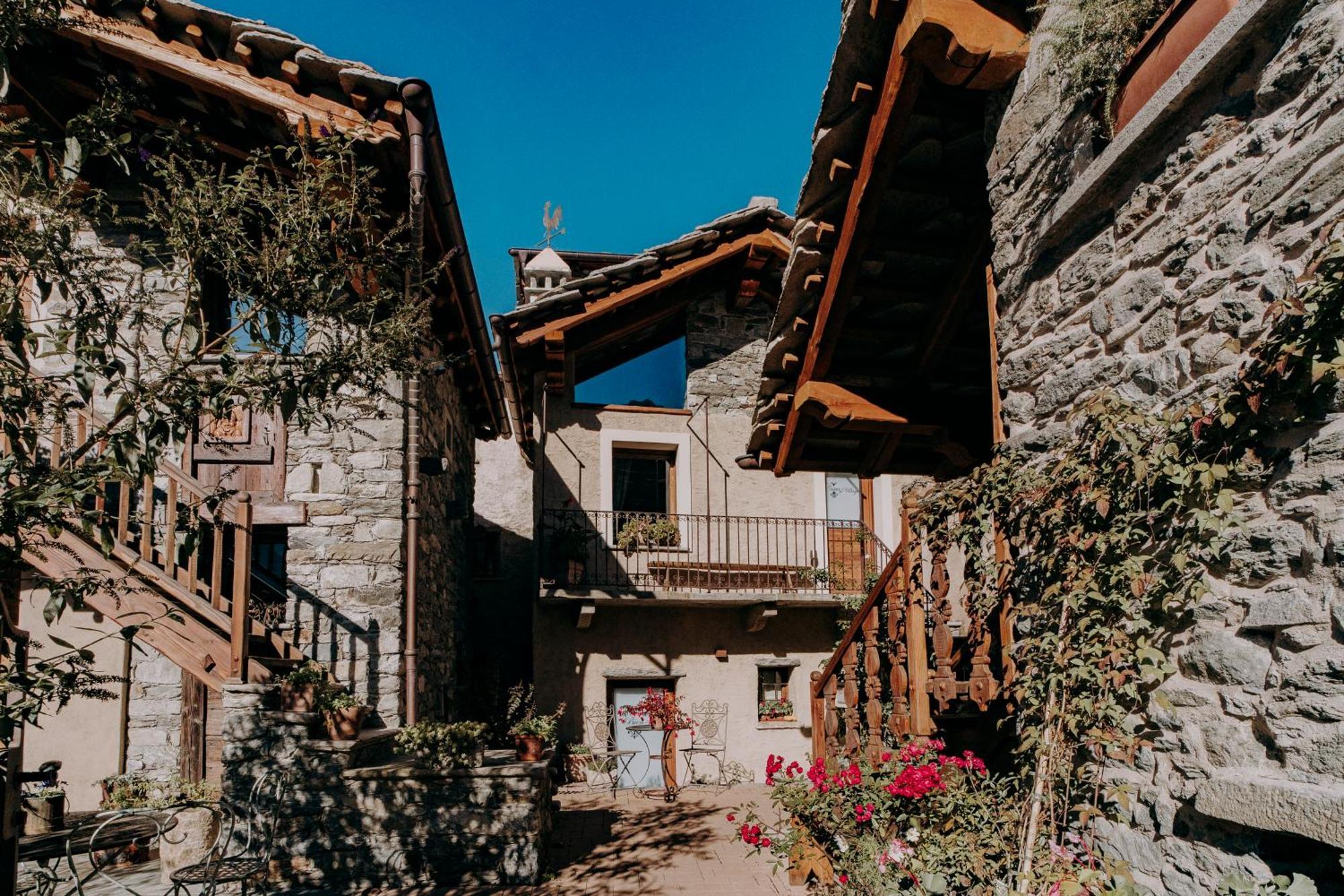 Au Coeur Du Village Chambres D'Hotes & Spa Arnad Exterior photo