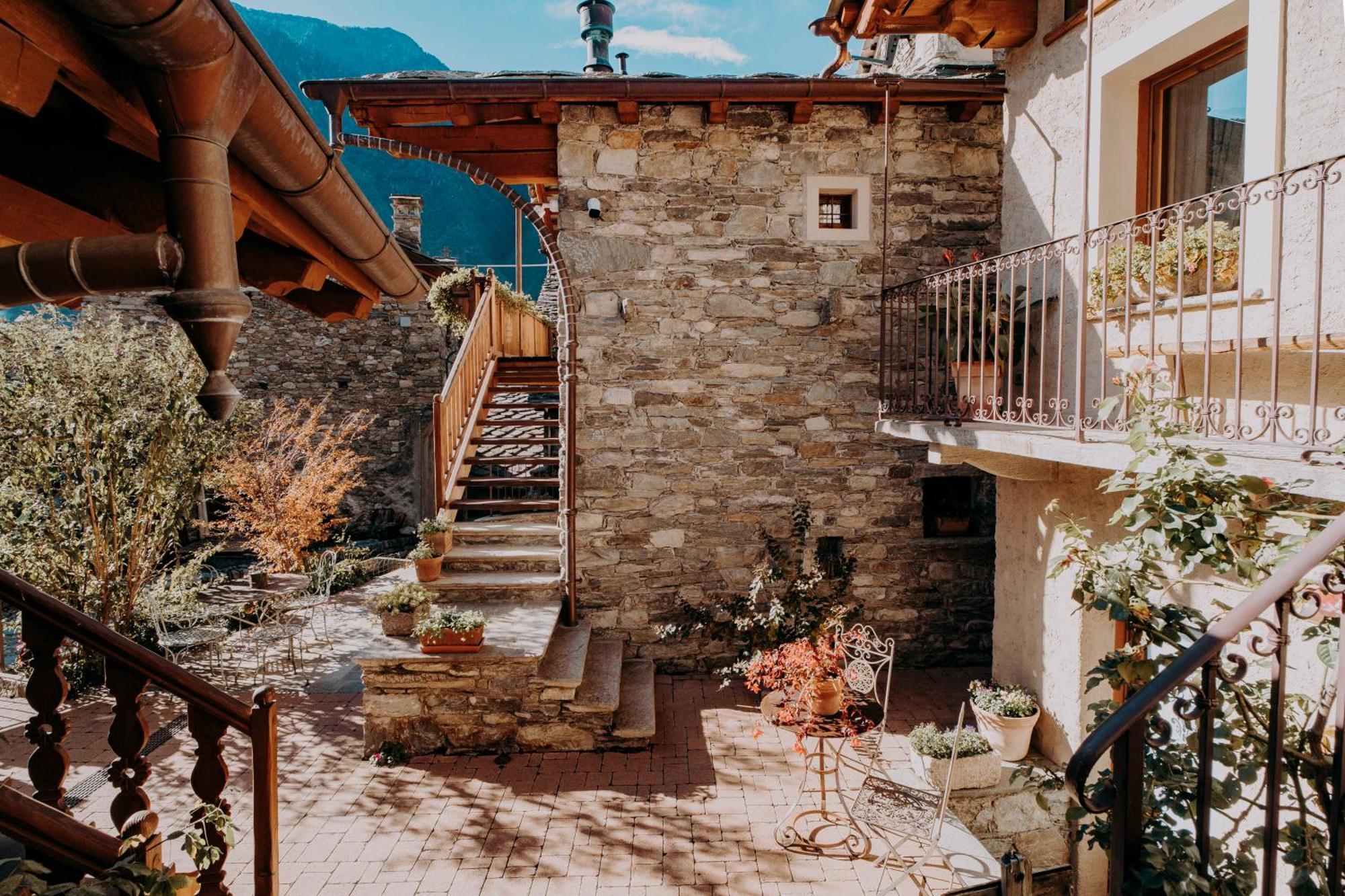 Au Coeur Du Village Chambres D'Hotes & Spa Arnad Exterior photo