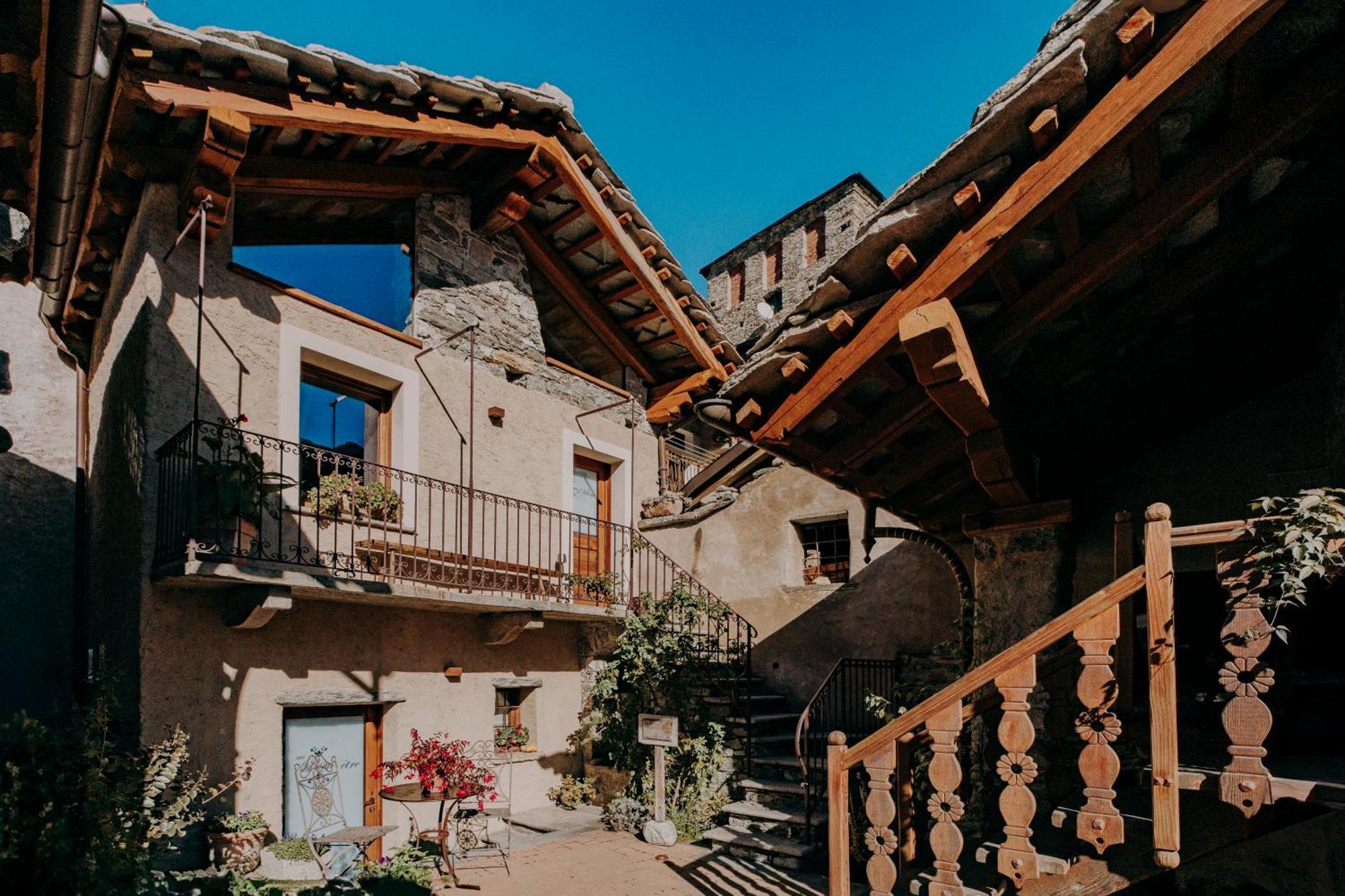 Au Coeur Du Village Chambres D'Hotes & Spa Arnad Exterior photo